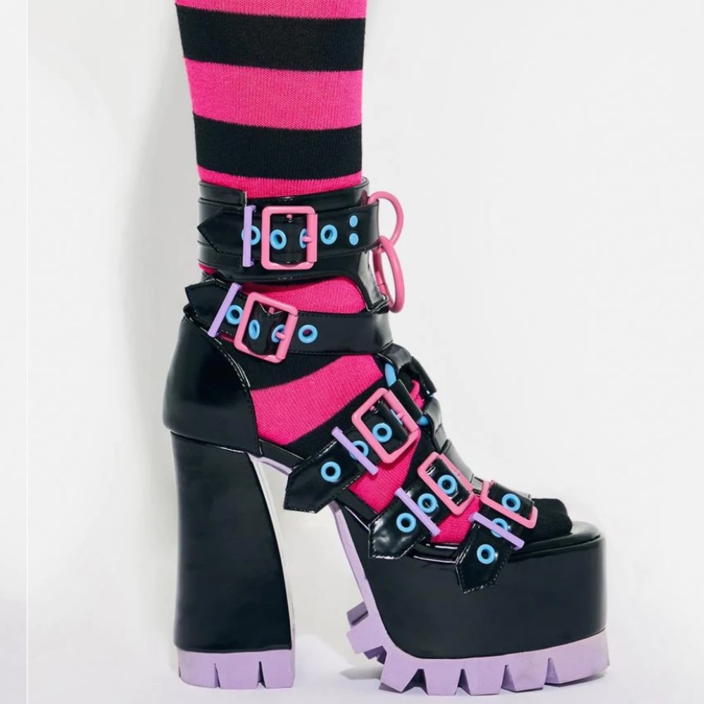 DOLLS KILL Current Mood Sweet Nightmare Platform Sandals size 8W BNWOT